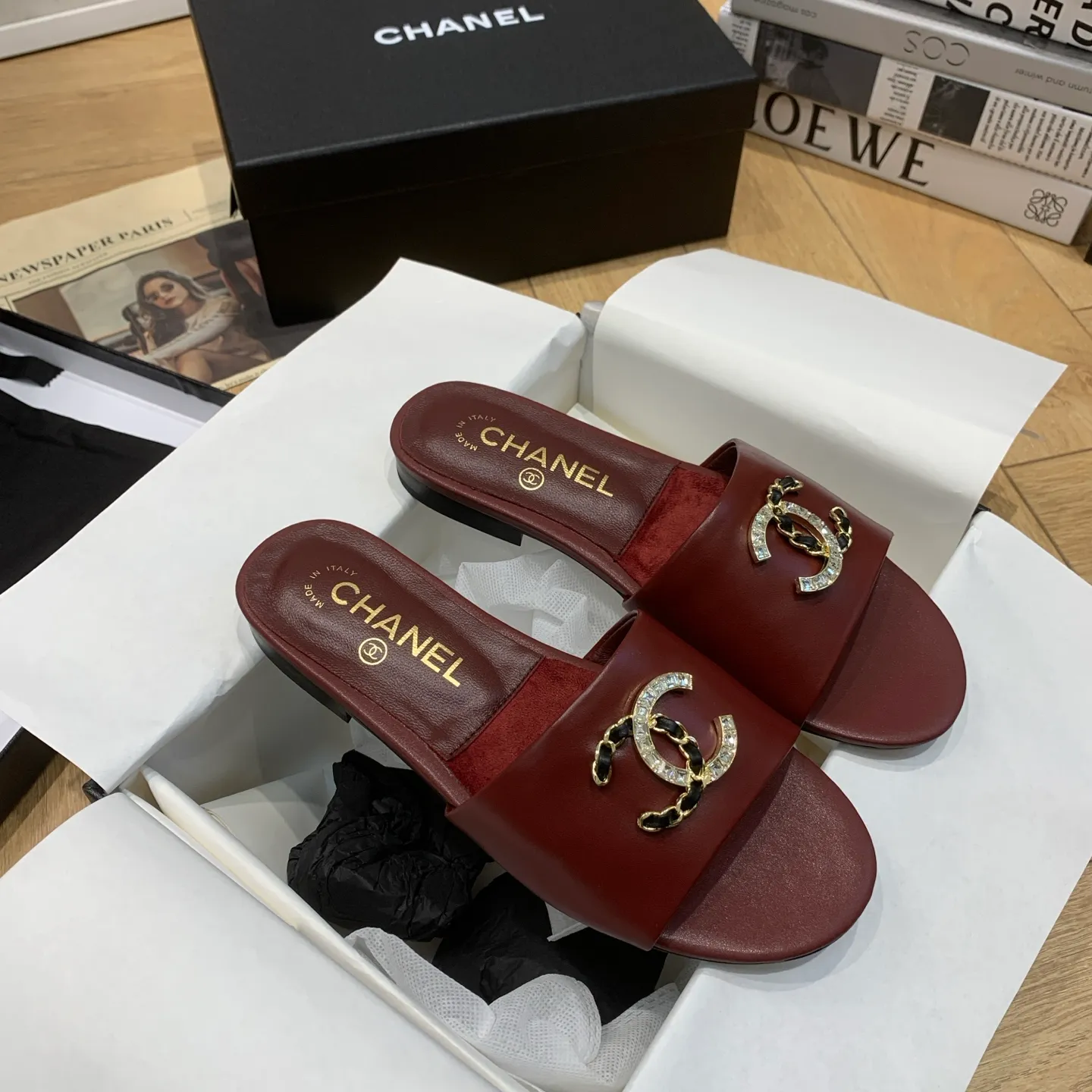 👟👟Ex-factory price 480👟👟 🍀CHANEL2025 Xiaoxiang spring and summer new popular double C diamond buckle flat slippers Material: original calfskin Lining: original inner sheepskin Foot pads: sheepskin Outsole: genuine leather outsole Size: 35-41 (40/41 fixed) 👉